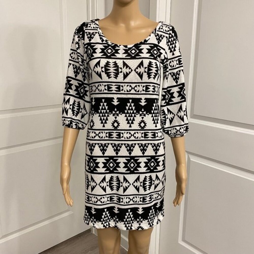 Peach Love Cream California Shift Dress. Black/White. Small. 1/2 Sleeve. Cute.